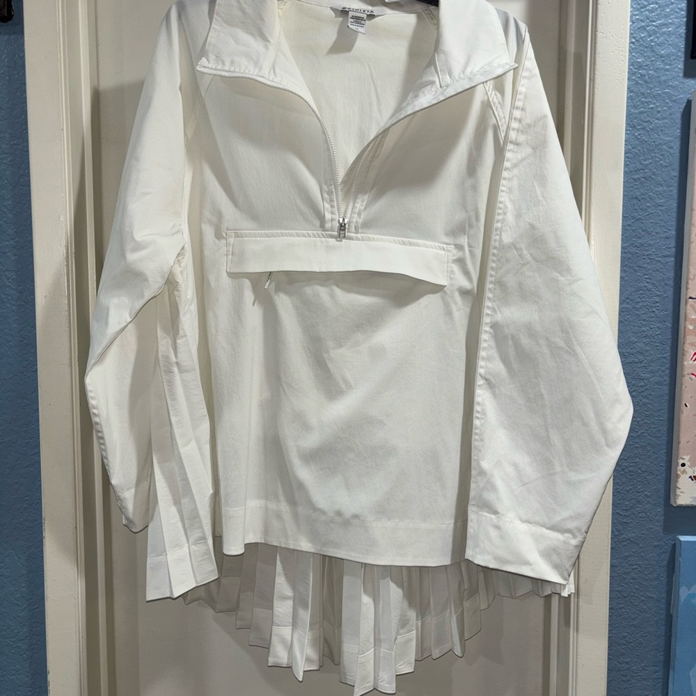 Athlete White quarter Zip topwith Pleated back. So cute with leggings.